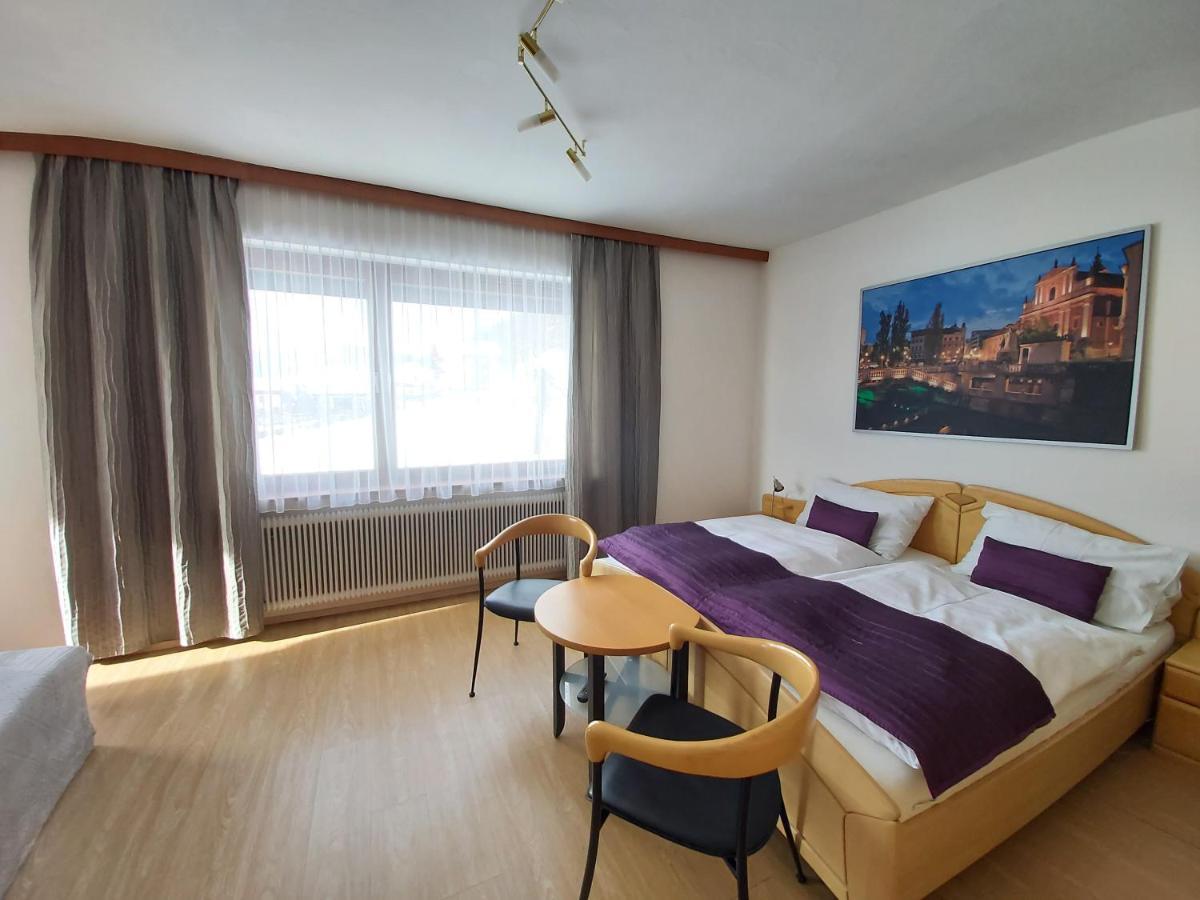 B&B Pension Karlsdorfer Hof เซโบเดิน ภายนอก รูปภาพ