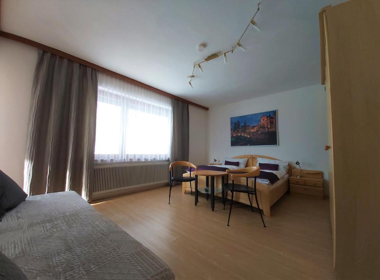 B&B Pension Karlsdorfer Hof เซโบเดิน ภายนอก รูปภาพ