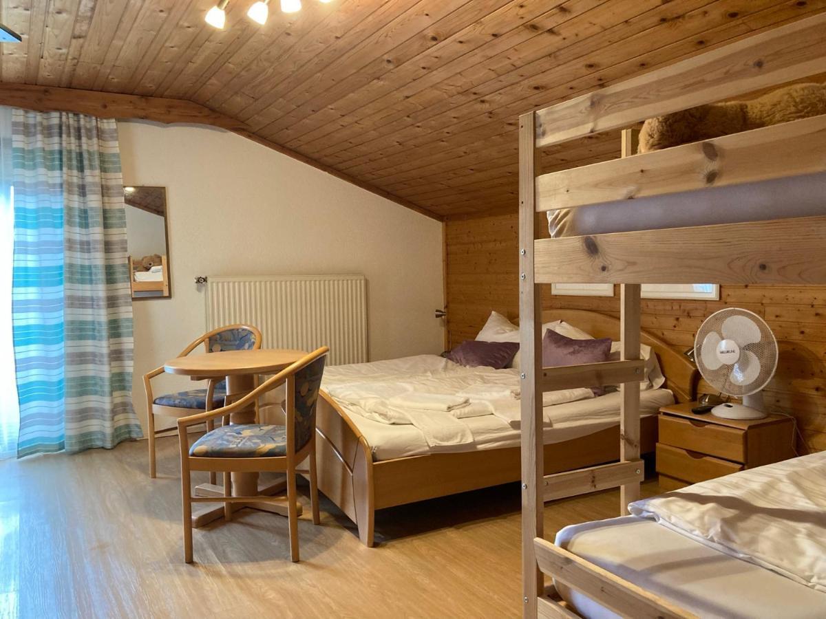 B&B Pension Karlsdorfer Hof เซโบเดิน ภายนอก รูปภาพ