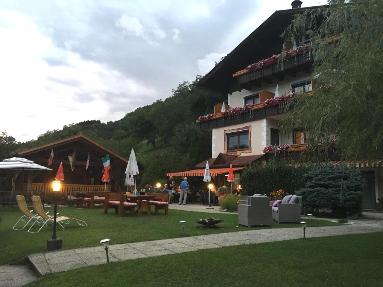 B&B Pension Karlsdorfer Hof เซโบเดิน ภายนอก รูปภาพ
